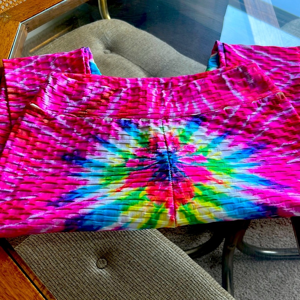 Rue 21 multi colored leggings in great condition size large